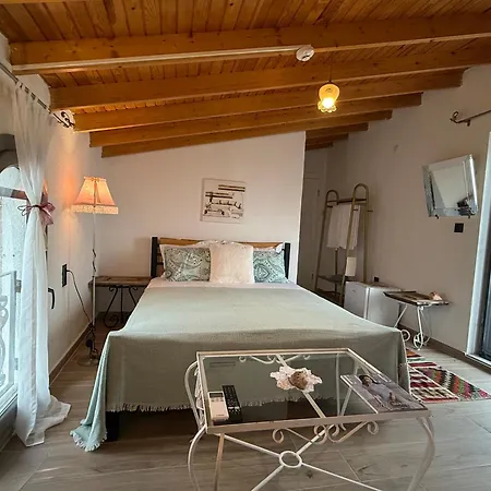 Готель Masal Kuecuekkoey Boutiquehotel Айвалик
